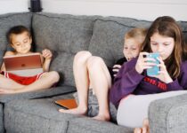 kids watching on ipad and phone